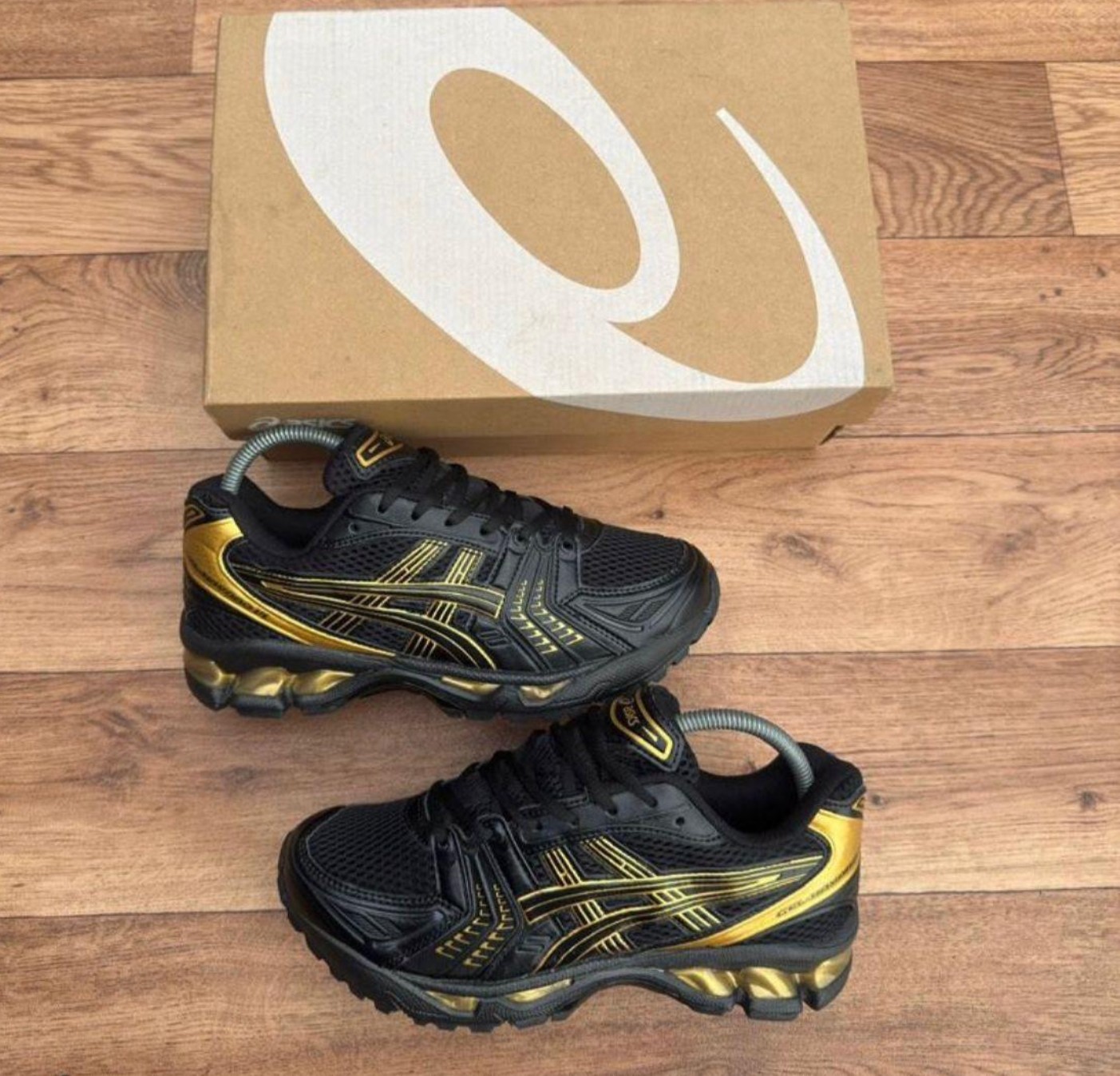 ASICS Black / Pure Gold Sneaker