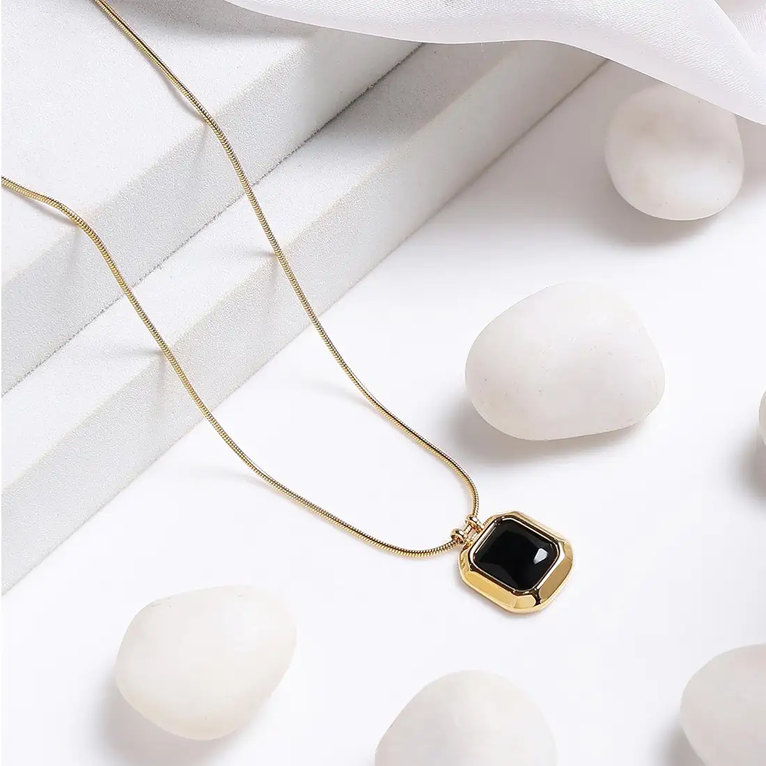 Liyuan 18K Gold Plated Black Shell Stainless Steel Necklace